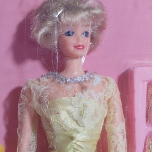 VTG Royal Diana Celebertiy Doll Way Out Toys Collectible Rare Butter Lace Gown